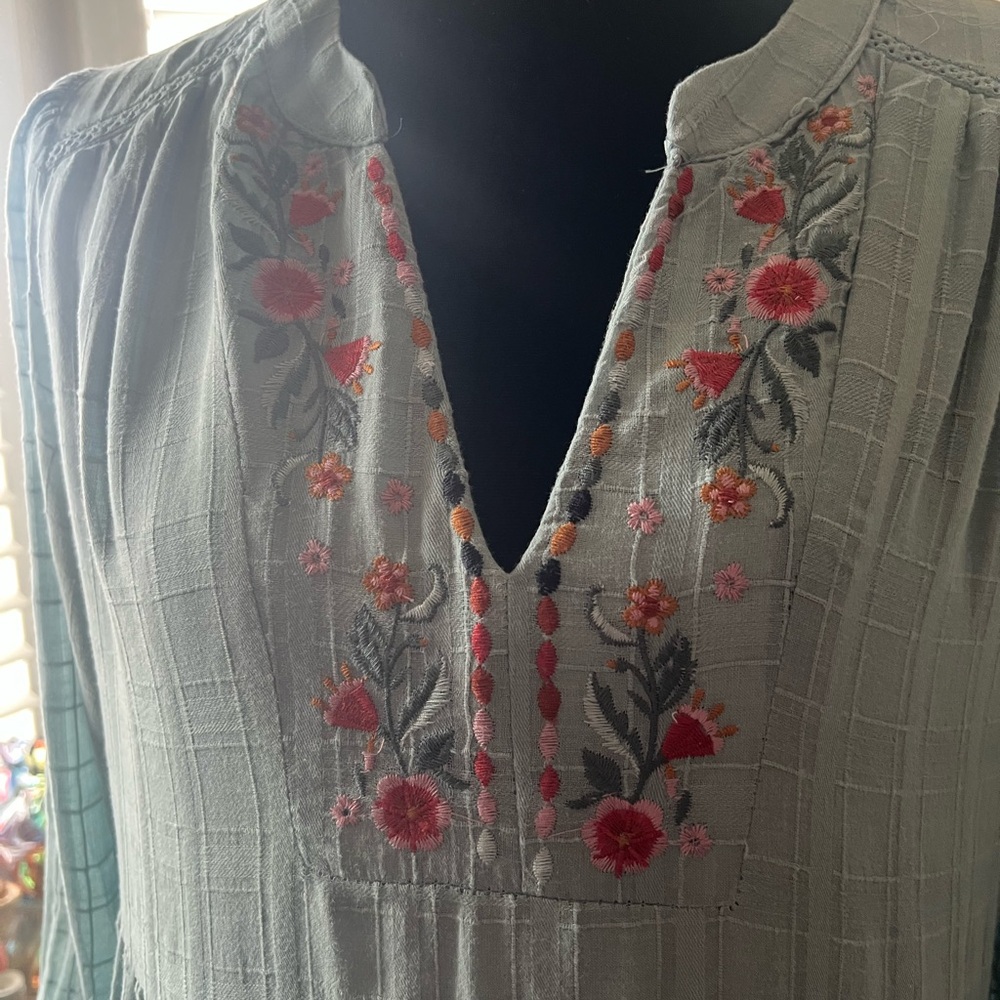 Knox Rose Sage Green Embroidered V-Neck Tunic with Pink & Coral Florals